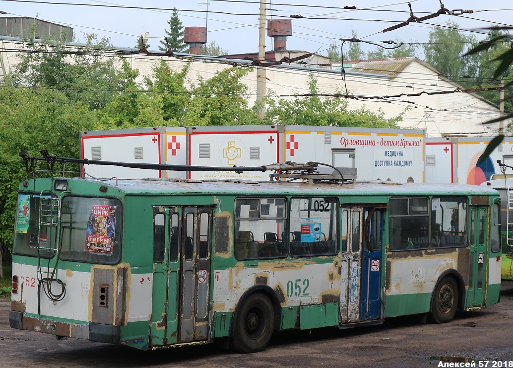 052 052
