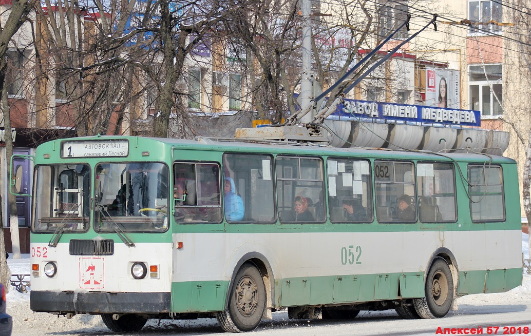 052
