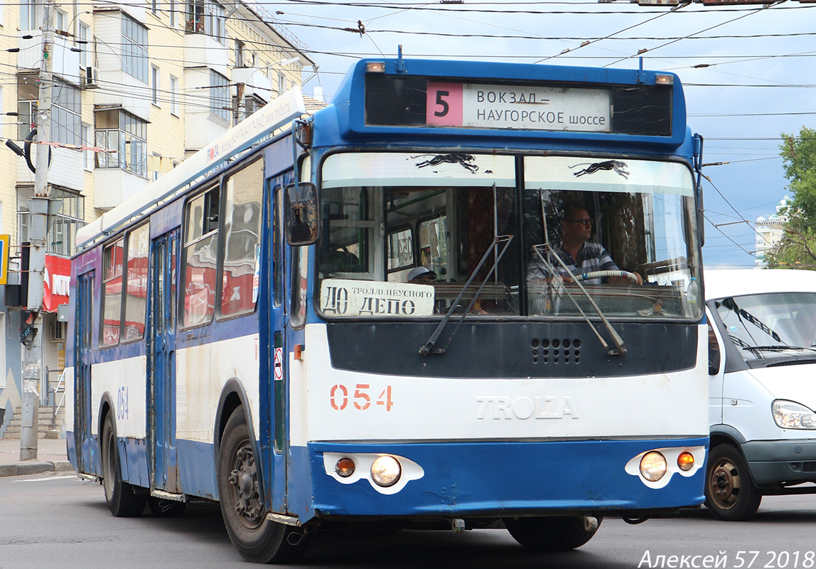 054 054